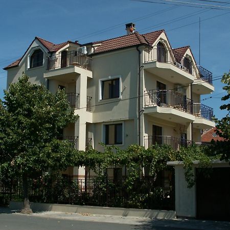Family Hotel Bellehouse Chernomorets Eksteriør billede