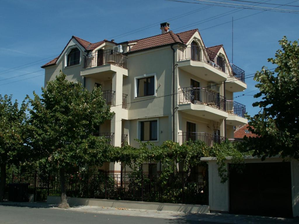 Family Hotel Bellehouse Chernomorets Eksteriør billede
